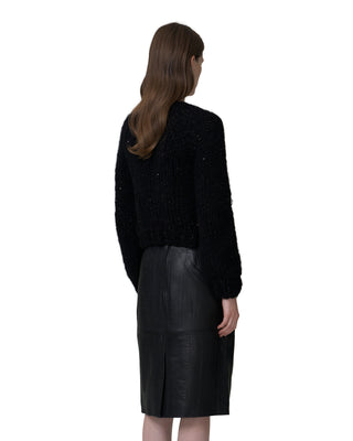 Rückenansicht kurze Kaschmirjacke mit Pailletten, Farbe schwarz Rückenansicht kurze Kaschmirjacke mit Pailletten, Farbe schwarz