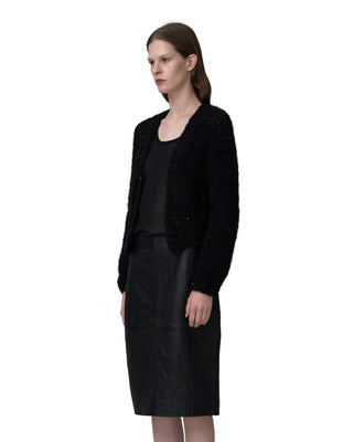 Seitenansicht kurze Kaschmirjacke mit Pailletten, Farbe schwarz Seitenansicht kurze Kaschmirjacke mit Pailletten, Farbe schwarz