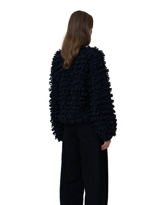 Rückenansicht Ella Silla exklusive Kaschmirjacke mit Fransen in der Farbe midnight Rückenansicht Ella Silla exklusive Kaschmirjacke mit Fransen in der Farbe midnight