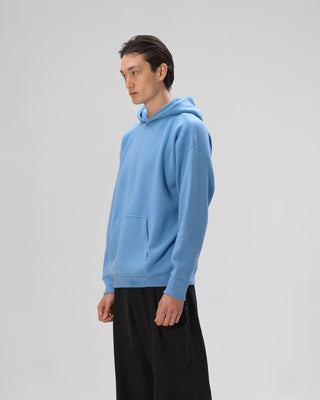 Ella Silla Kaschmir Hoodie in der Farbe blau Seitenansicht.