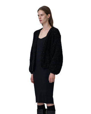 Seitenansicht Kaschmirjacke mit Pailletten in der Farbe black