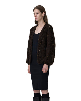 Seitenansicht Kaschmirjacke mit Pailletten in der Farbe choco