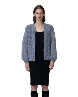 Fronansicht Kaschmirjacke mit Pailletten, Farbe blau denim