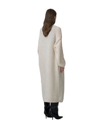 Rückenansicht Langer Kaschmirmantel in der Farbe Ecru