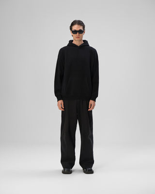 Ella Silla Kaschmir Hoodie in der Farbe schwarz Frontansicht.