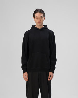 Ella Silla Kaschmir Hoodie in der Farbe schwarz Frontansicht.