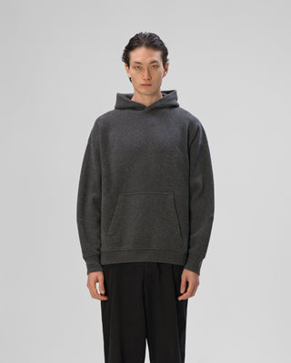 Ella Silla Kaschmir Hoodie in der Farbe dunkelgrau Frontansicht.