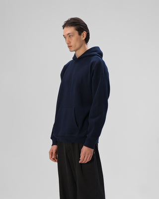 Ella Silla Kaschmir Hoodie in der Farbe navy Seitenansicht.