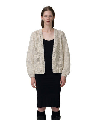 Frontansicht Kaschmirjacke mit Pailletten in der Farbe ecru