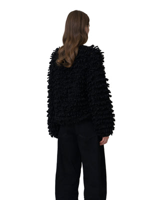 Rückenansicht Ella Silla exclusive Kaschmirjacke mit Fransen in der Farbe black