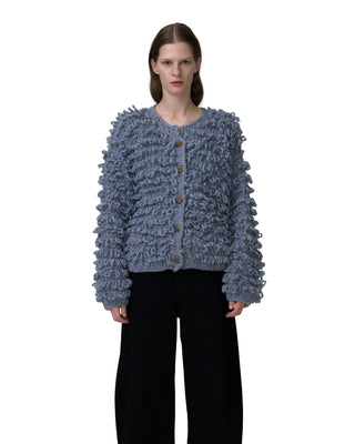 Rückenansicht Ella Silla exklusive Kaschmirjacke mit Fransen in der Farbe denim