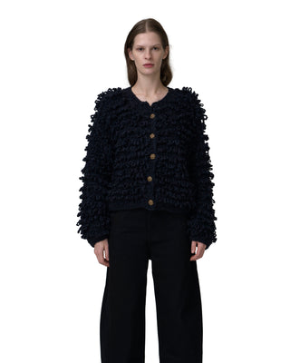 Frontansicht Ella Silla exklusive Kaschmirjacke mit Fransen in der Farbe midnight